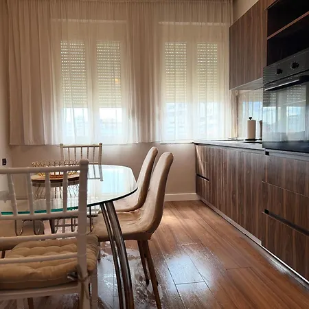 Golden Dublex Apartment *