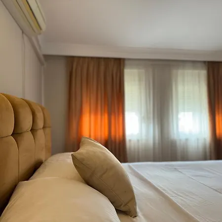 Golden Dublex * 地拉那