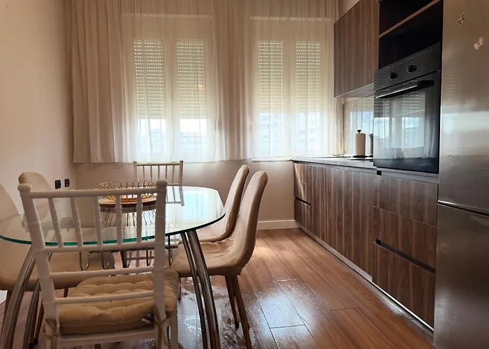 Golden Dublex アパート *